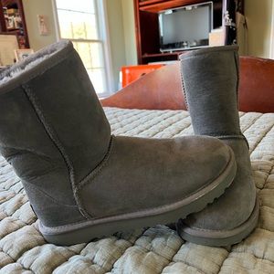 New!  UGG Boots, gray, size 7